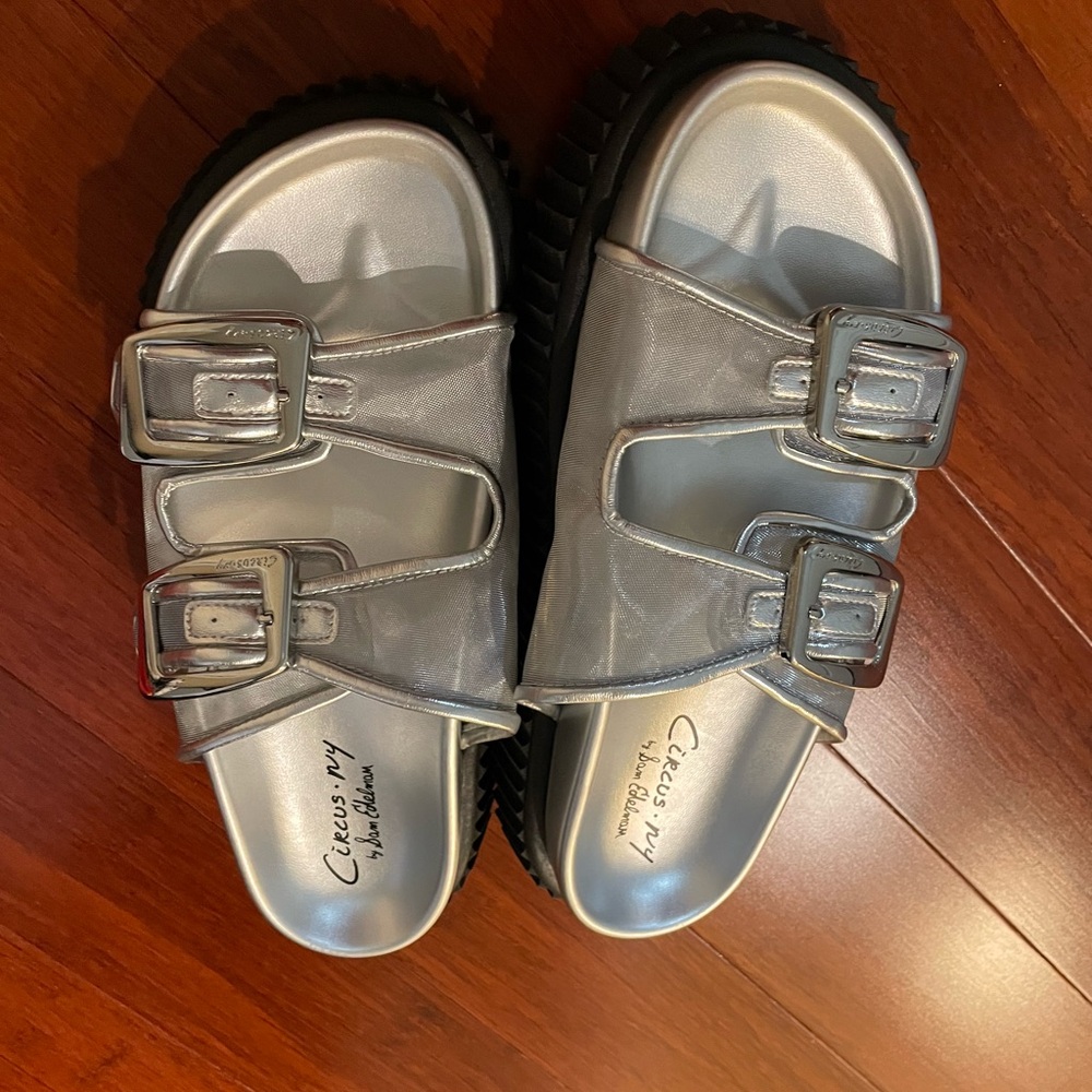 Brand new great for summer to fall
